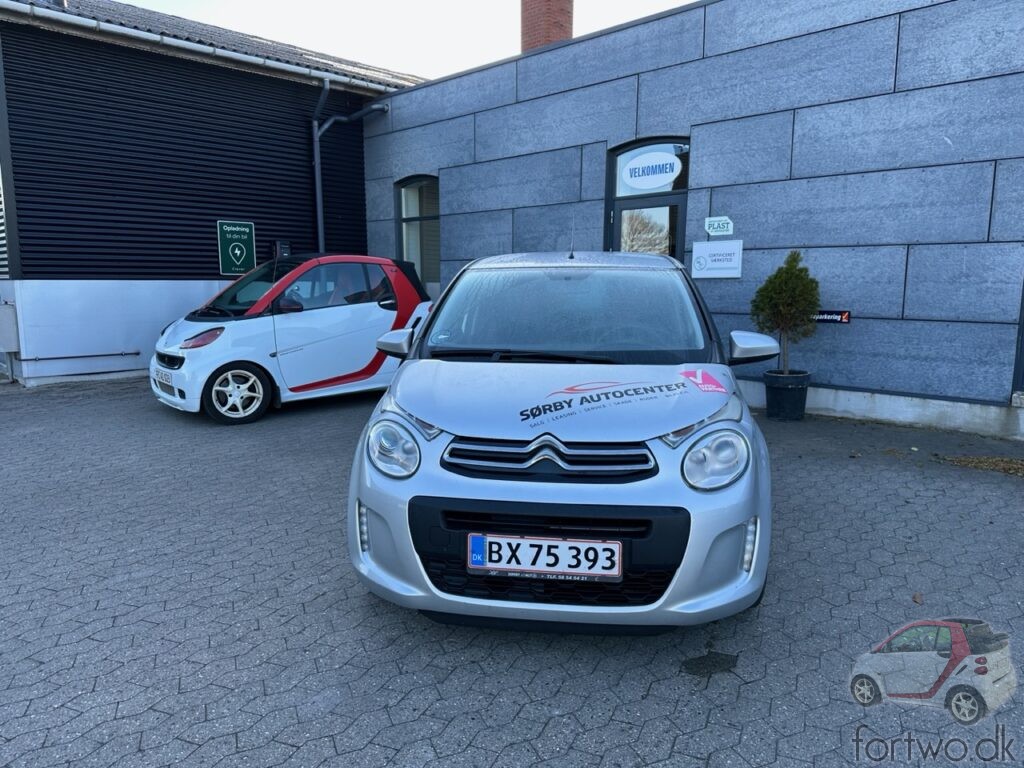 My Smart Fortwo and Sørby Autocenter's customer rental car - Citroen C1