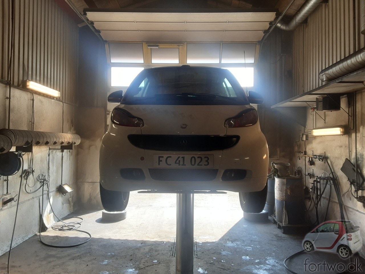 My Smart Fortwo gets its undersealing at Pava in Slagelse