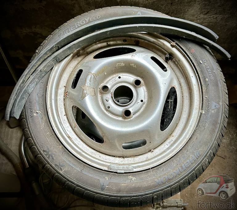 Smart Roadster steel wheels with a set of original Smart fortwo Brabus wheelarches