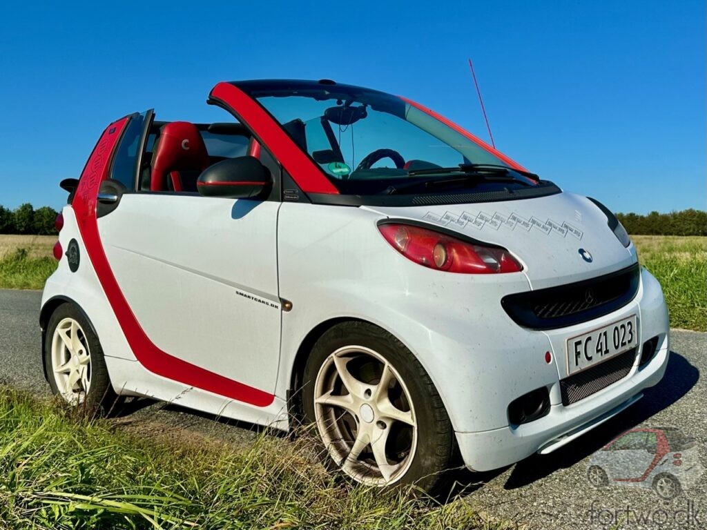 My Smart Fortwo under a blue sky