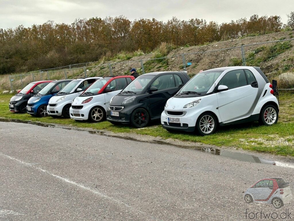 Six cars showed up at the Køge Smart mini meet