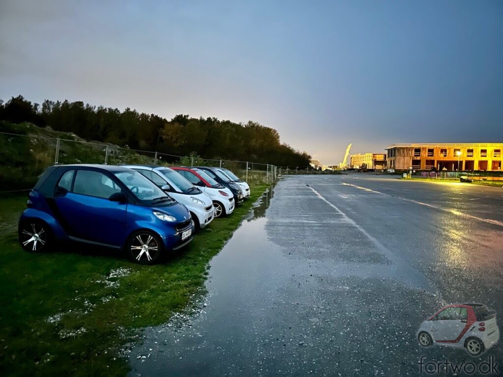 The sun setting over Smart Fortwos - The Danish Smart Club mini-meet in Køge