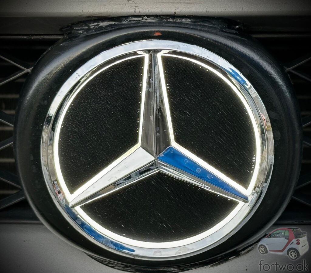 Illuminated Mercedes logo, in the Smart Fortwo front grill.