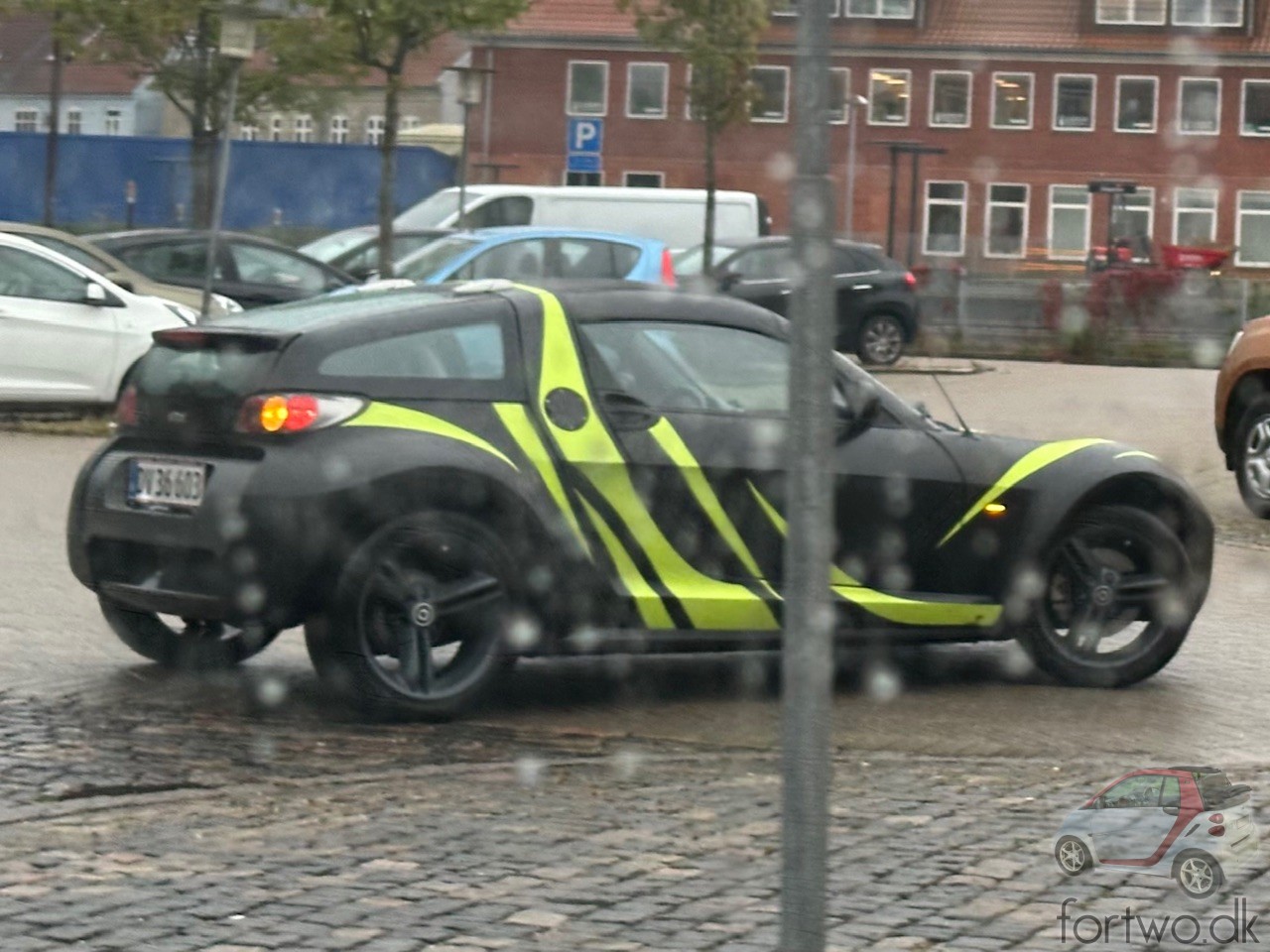 Crossed paths with a nice Smart Roadster today